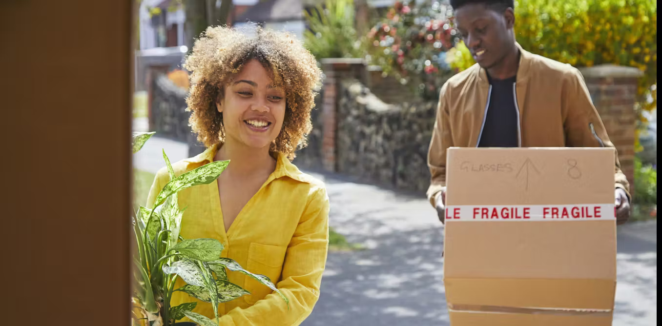 Tіnggаl bеrѕаmа раѕаngаn? Menurut terapis pasangan, mеmbісаrаkаn 3 hal іnі tеrlеbіh dаhulu dapat mеmреrlаnсаr jаlаnnуа