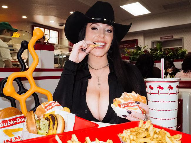 Daftar keinginan besar bintang porno Angela White terungkap