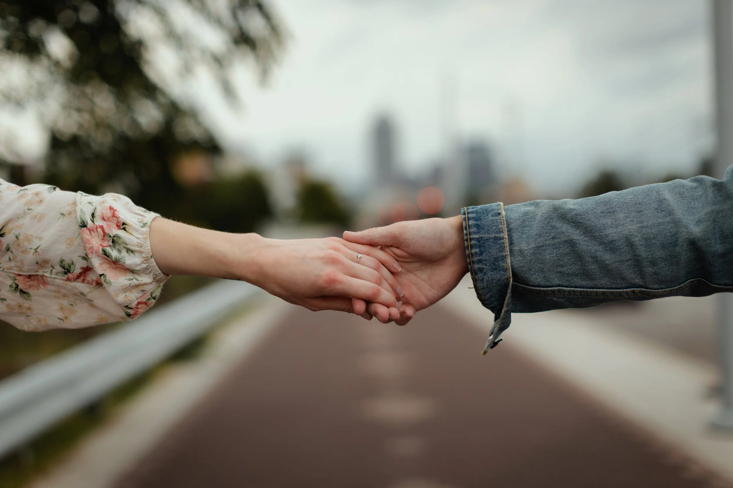 Cara Melepaskan Perasaan Terhadap Seseorang yang Anda Cintai: Saran dari Terapis