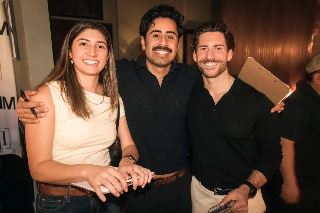 Para lajang di NYC sedang memainkan ‘Love is Blind’ di kehidupan nyata — meninggalkan aplikasi kencan untuk terhubung dalam kegelapan yang sesungguhnya